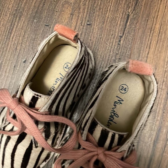 MINI BODEN ZEBRA PRINT BOOTIES SIZE 8 - Picture 3 of 15